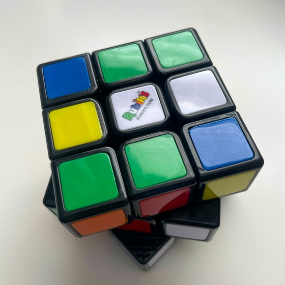 Lot of 4 - Rubix cube, Monopoly, Dominos and Simon (NWT & USED) - Picture 8 of 12